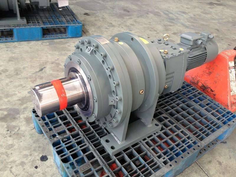 Analyze the problem of wear and leakage of planetary gear reducer