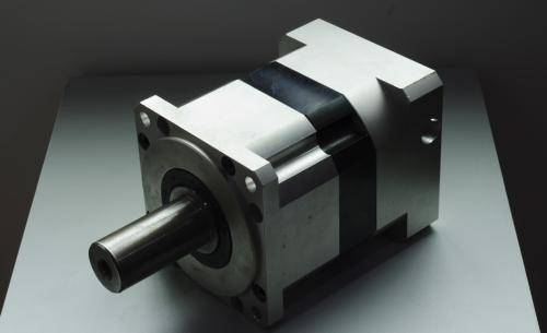 Summarize the reasons for choosing helical gears for precision planetary reducers